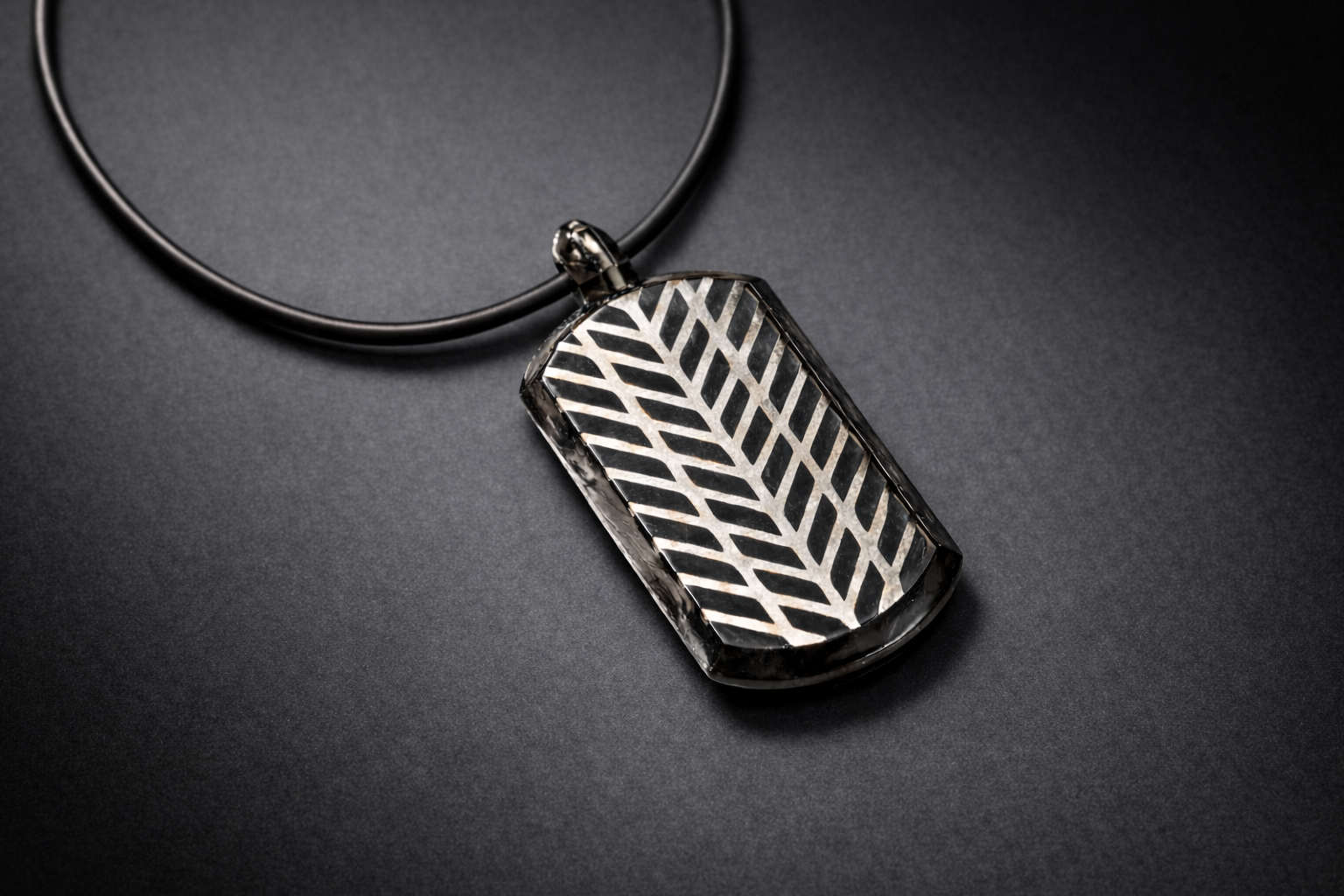 CORE Vector Pro Pendant — Gold / Silver Line