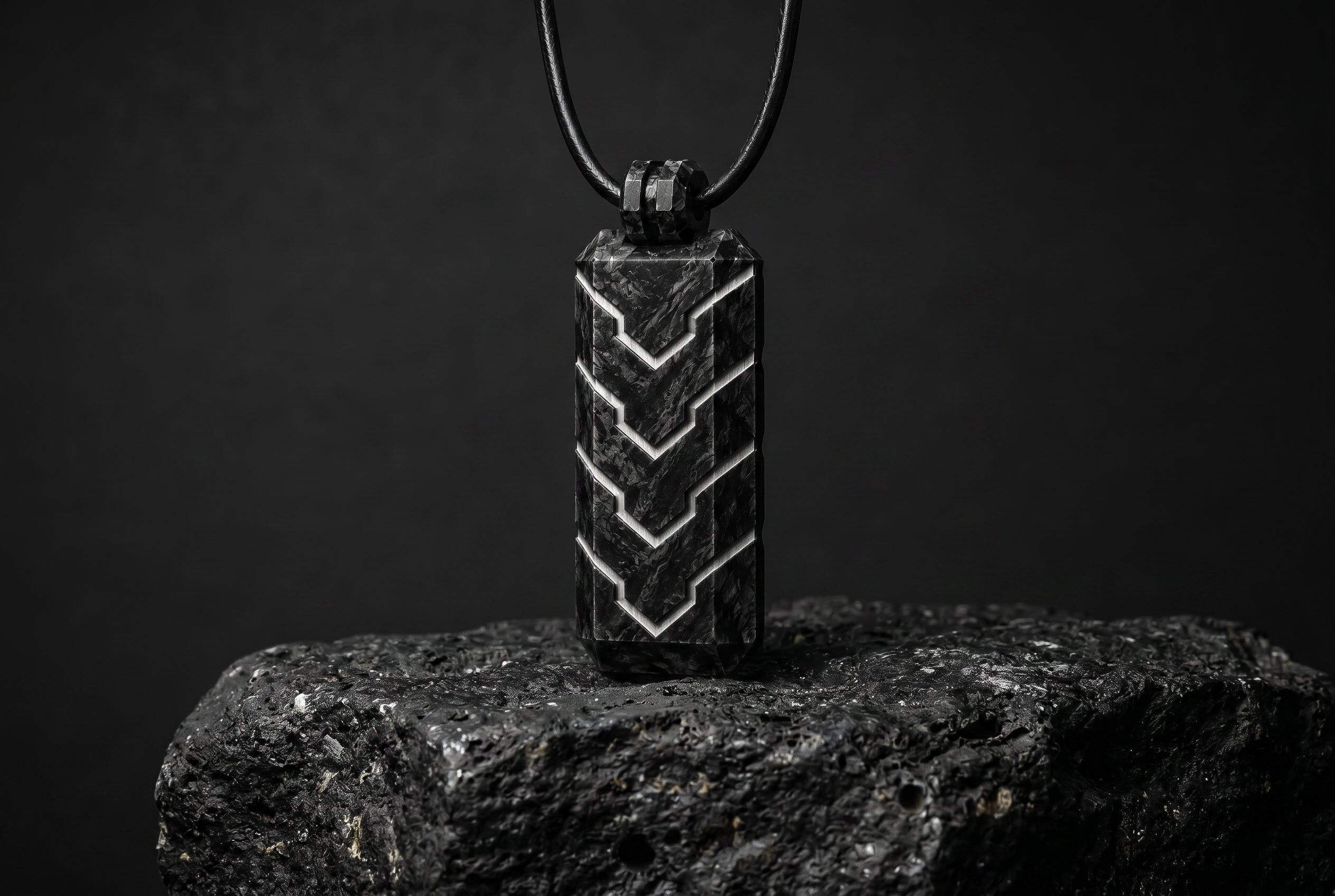 Vector Pendant — Metal Line