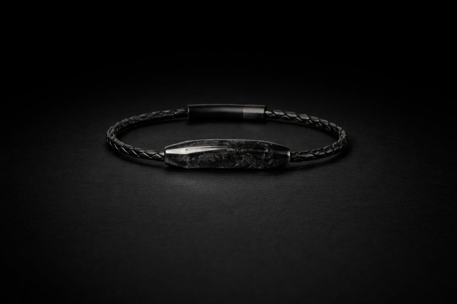 LINE STRANA — Pure Carbon