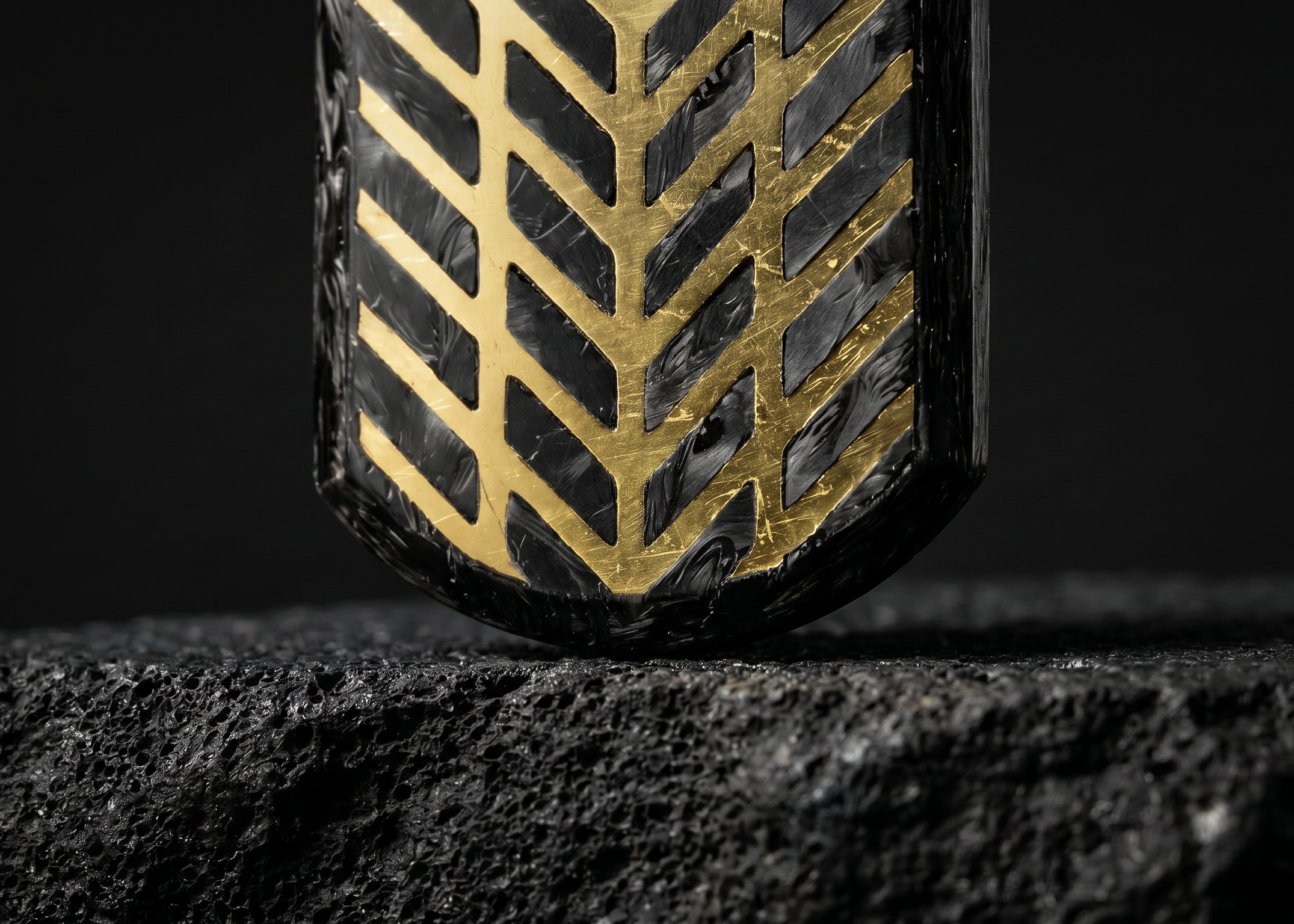 CORE Vector Pro Pendant — Gold / Silver Line