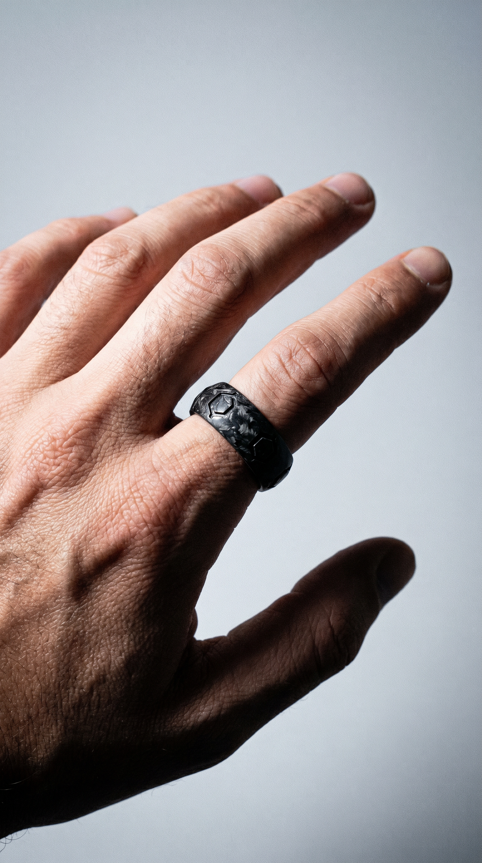 MATRIX HEX RING - Forged Carbon